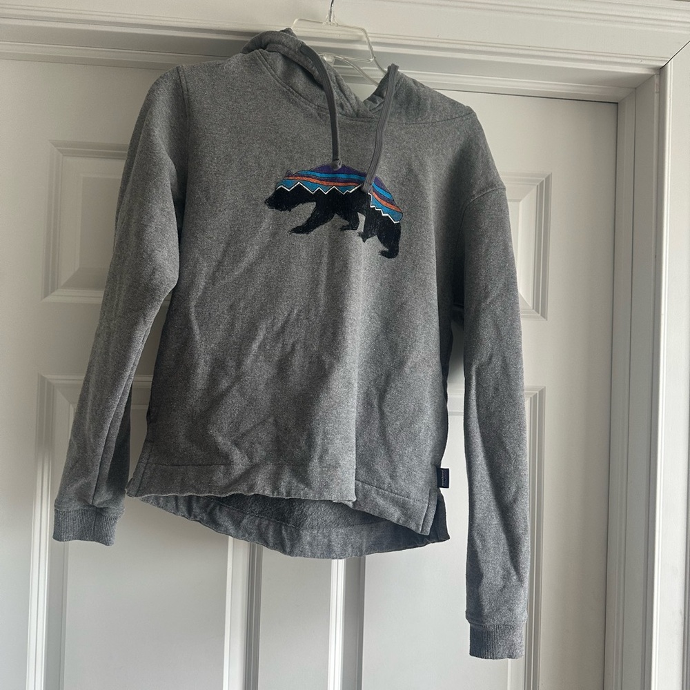 Patagonia women’s uprisal hoodie near logo small